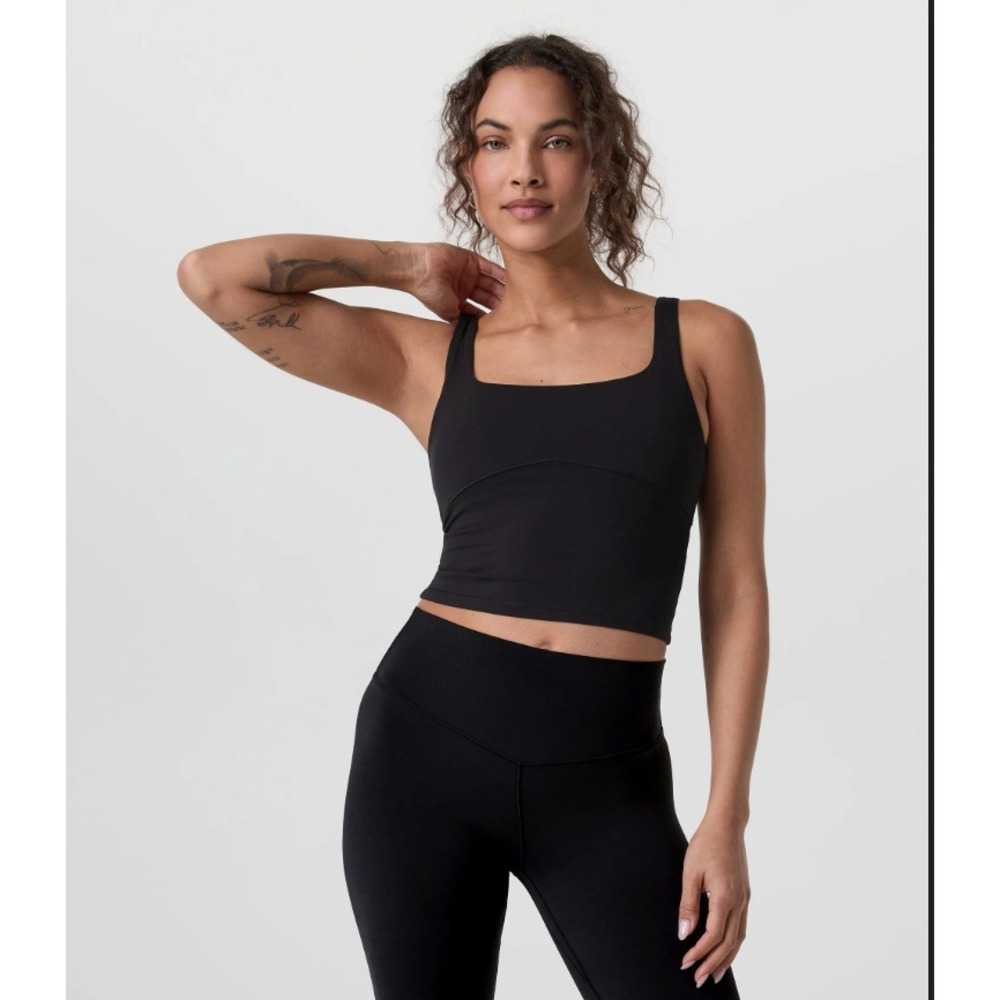 NWOT Vuori All The Form Support Tank Black Square Neck Shelf Bra Yoga Crop